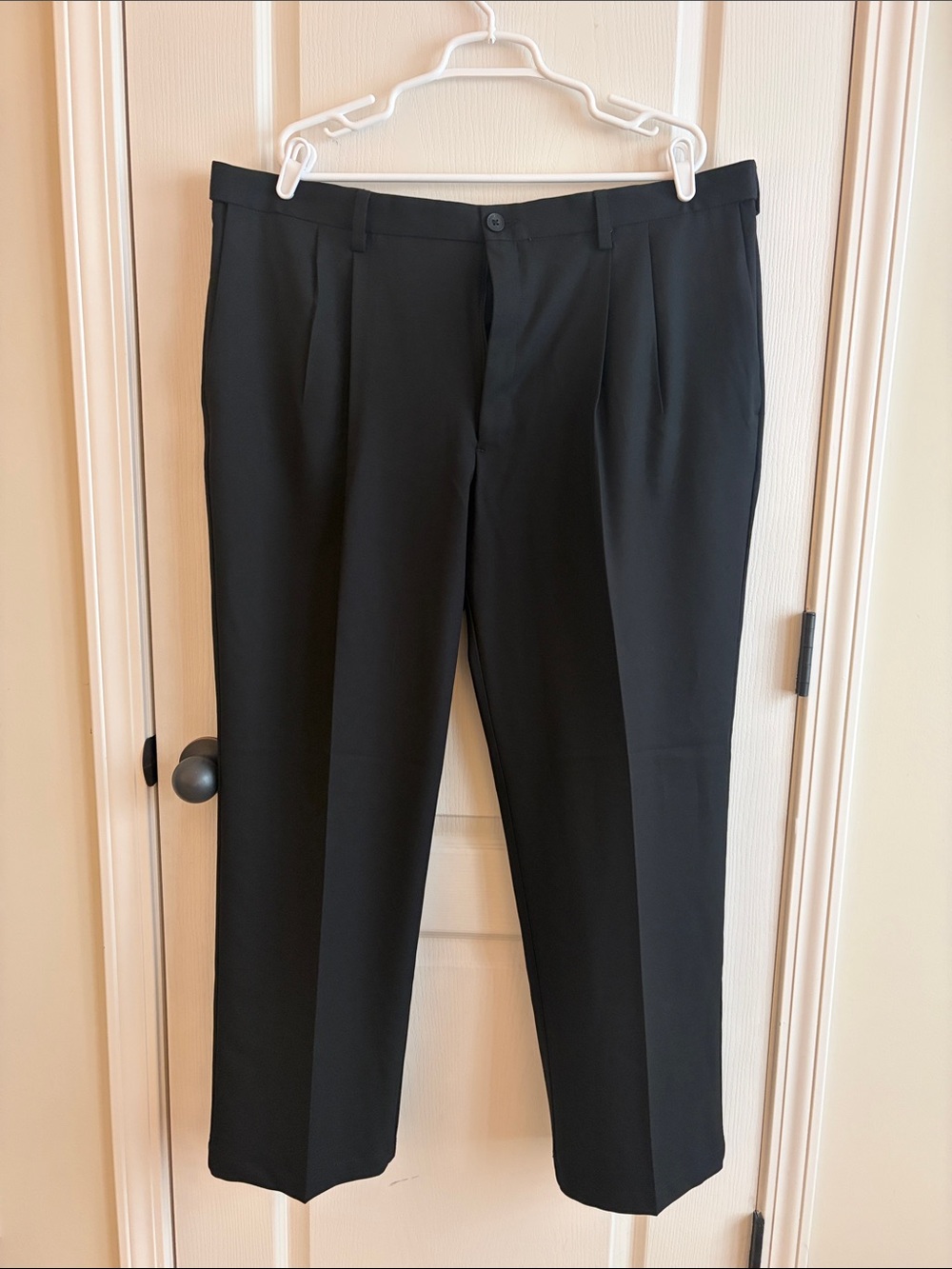 Haggar Cool 18 Pro Dress Pants Mens 42x30 Black Classic Fit Pleated Front